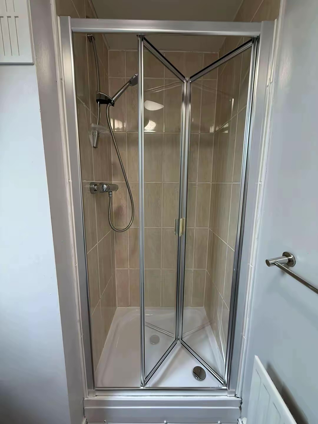 shower screen glass after cleaning by Klean With Katie